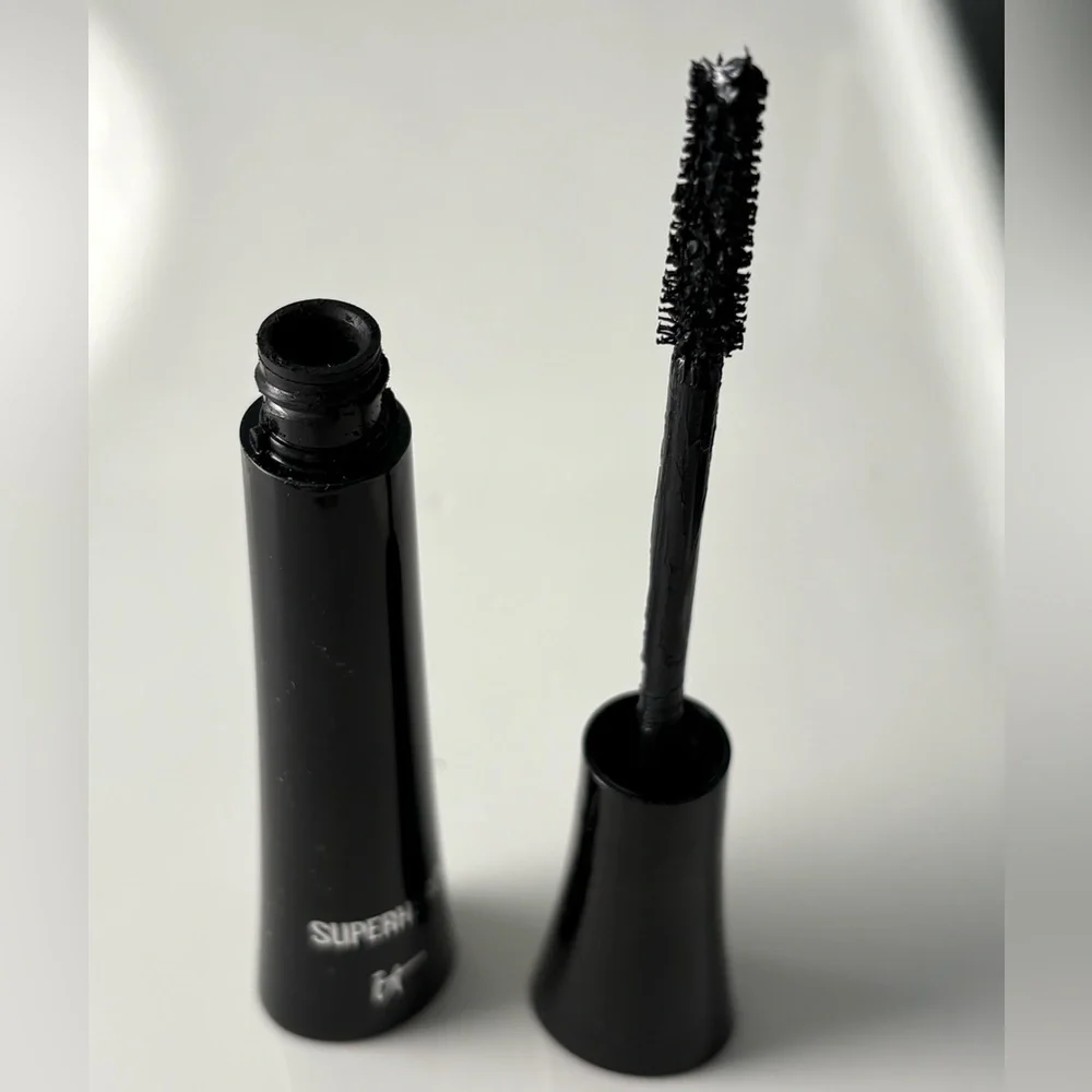 IT Cosmetics Superhero ElasticStretch Volumizing Lengthening Mascara Super Black
